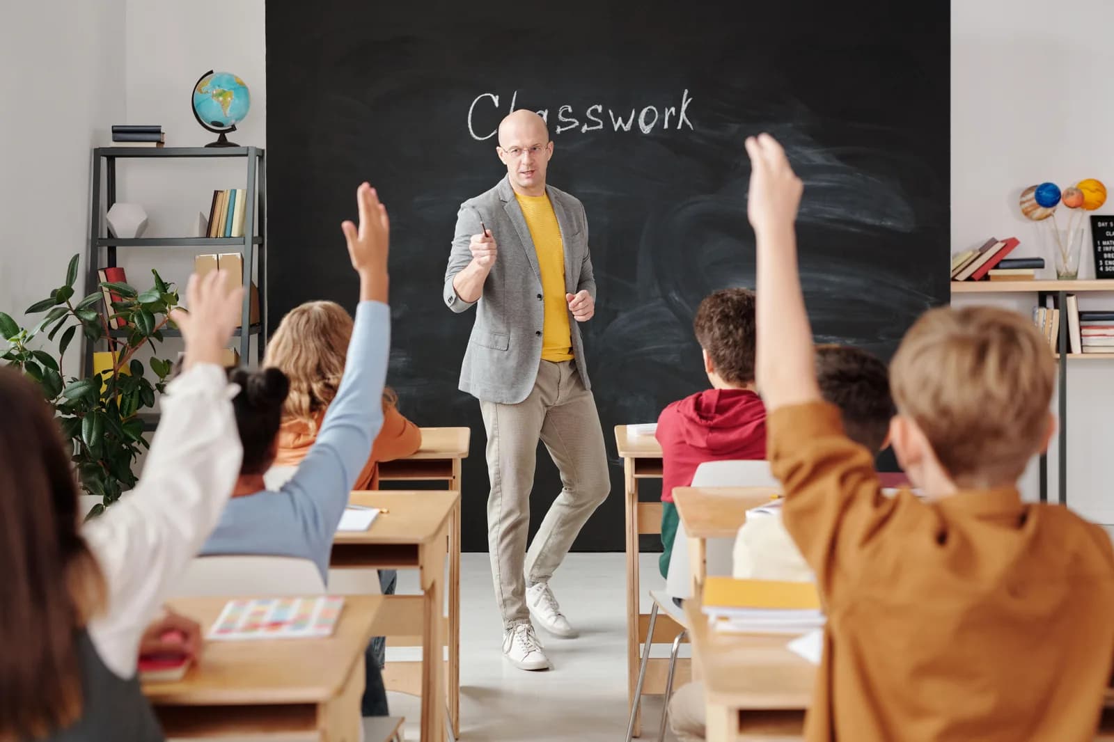 Sesi kelas menjelaskan arti hasil kepada siswa